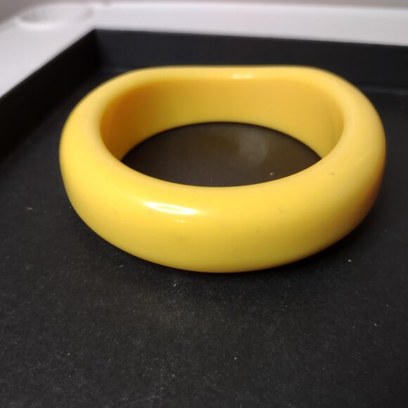 8 Inch Vintage Thick Yellow Bangle - Picture 8 of 12